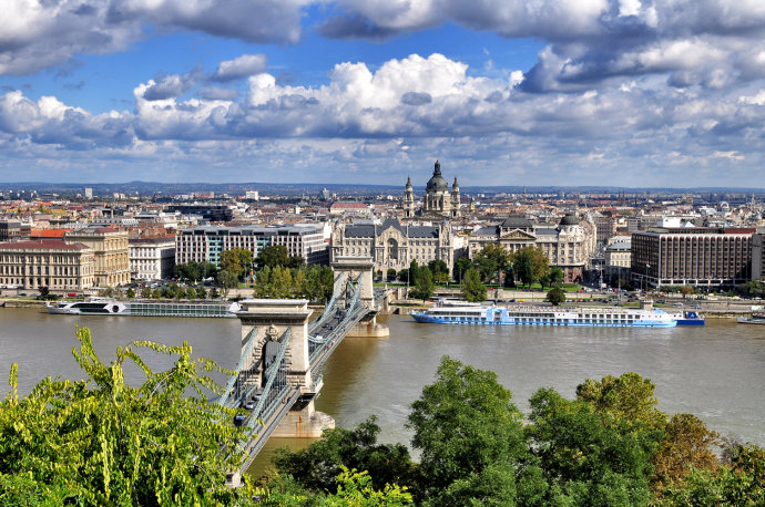 威斯特伯雷饭店隶属于Doyle酒店集团(TIleDo尹eCollection),