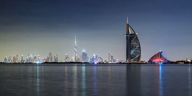 去迪拜旅游的目的只有一个 那就是去看看迪拜的高楼