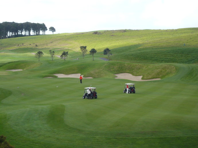 悬崖边赏美景 贝壳杉悬崖高尔夫球场是首选